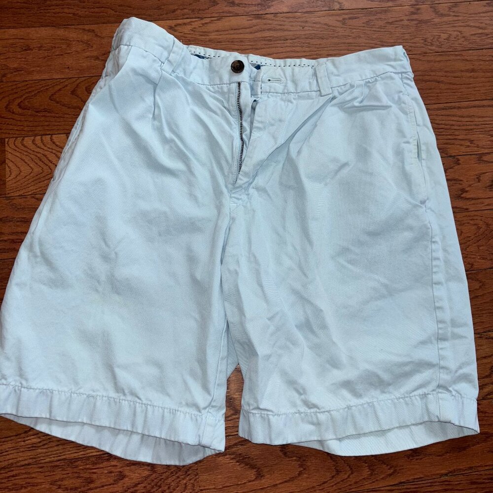 Light blue Men's Brooks Brothers 9 inch inseam shorts, size W33.